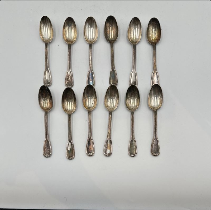 Lotto composto da 12 cucchiaini da caffè Argento 800  - Asta Dimore Eclettiche: I Sessione - Vetri e Argenti - Fidelis Auctions