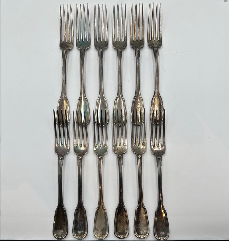 Lotto Composto da 12 Forchette in Argento 800  (XX sec)  - Asta Dimore Eclettiche: I Sessione - Vetri e Argenti - Fidelis Auctions