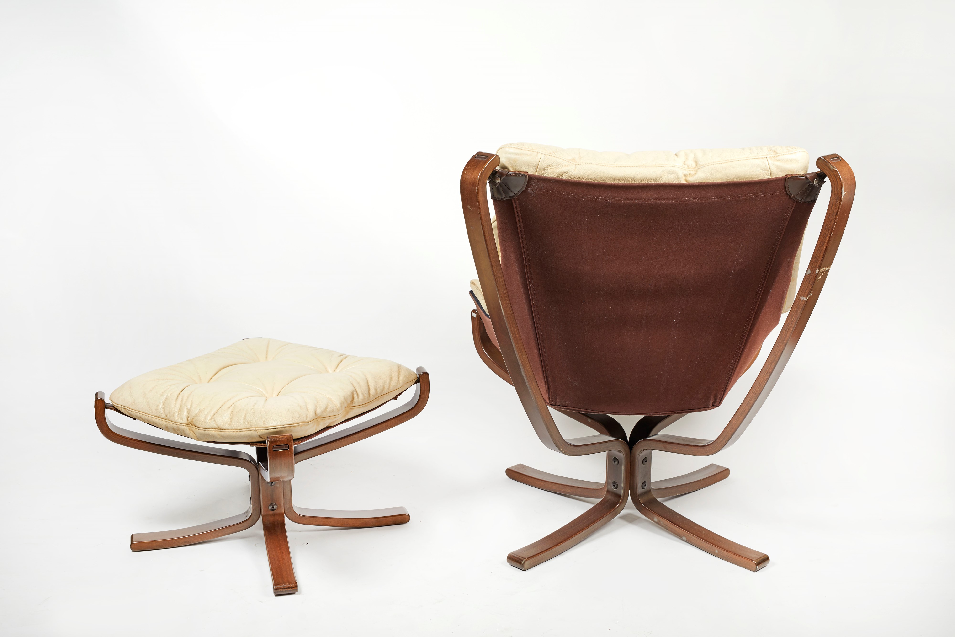 Poltrona e Poggiapiedi Viking by Sigurd Resell per Frau
