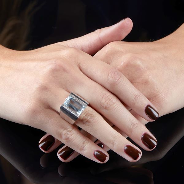 Anello con  acquamarina