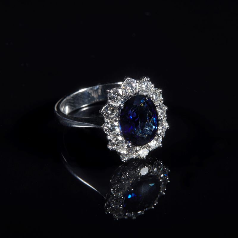 Anello con zaffiro blu ovale   - Asta GIOIELLI E PREZIOSI - Fidelis Auctions