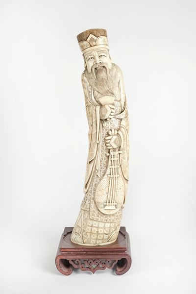 Scultura in avorio, Anziano saggio con strumento musicale