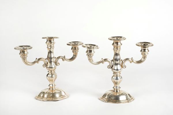 Coppia di candelabri in argento