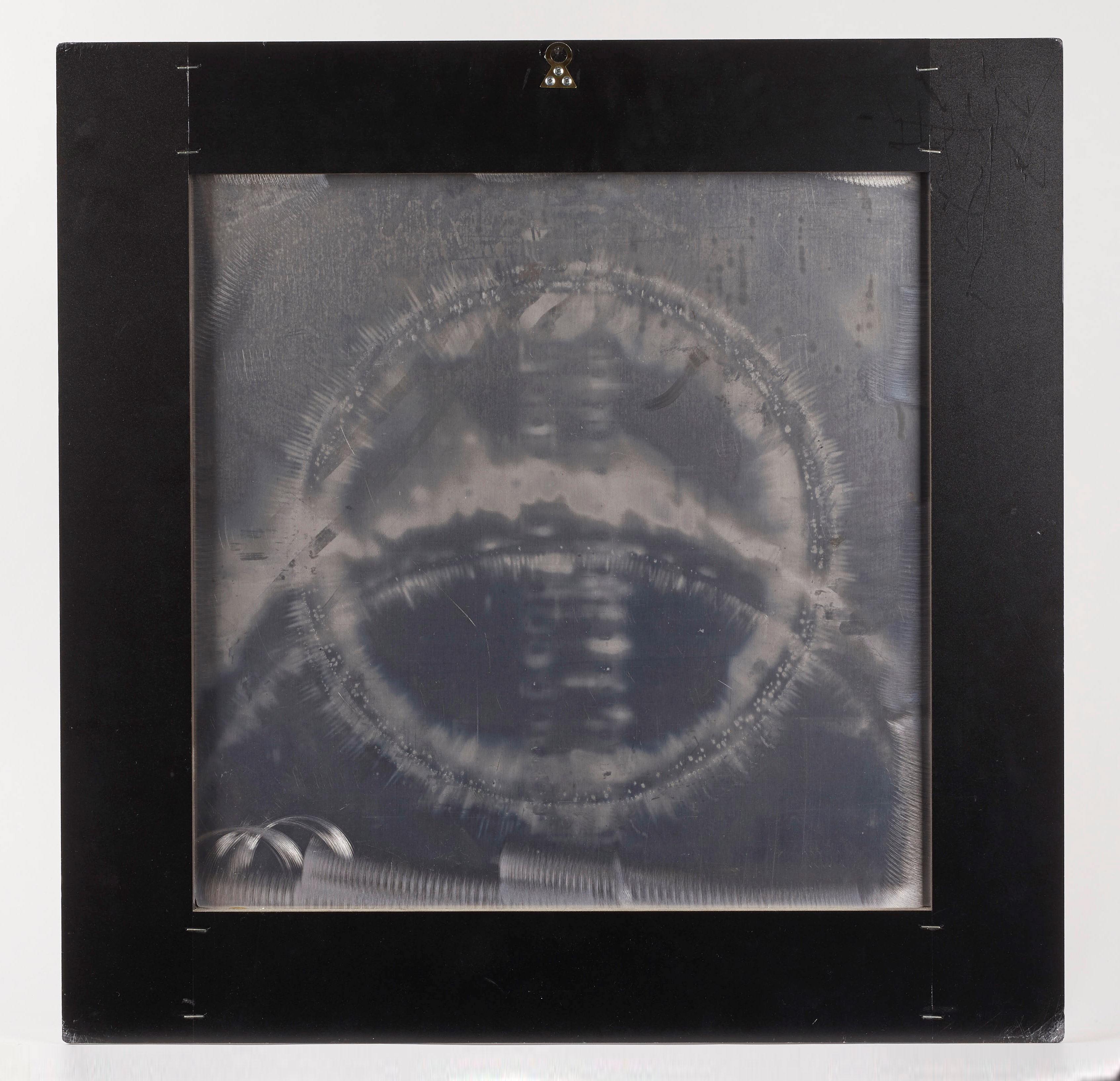 "Fiammiferi bruciati su alluminio"