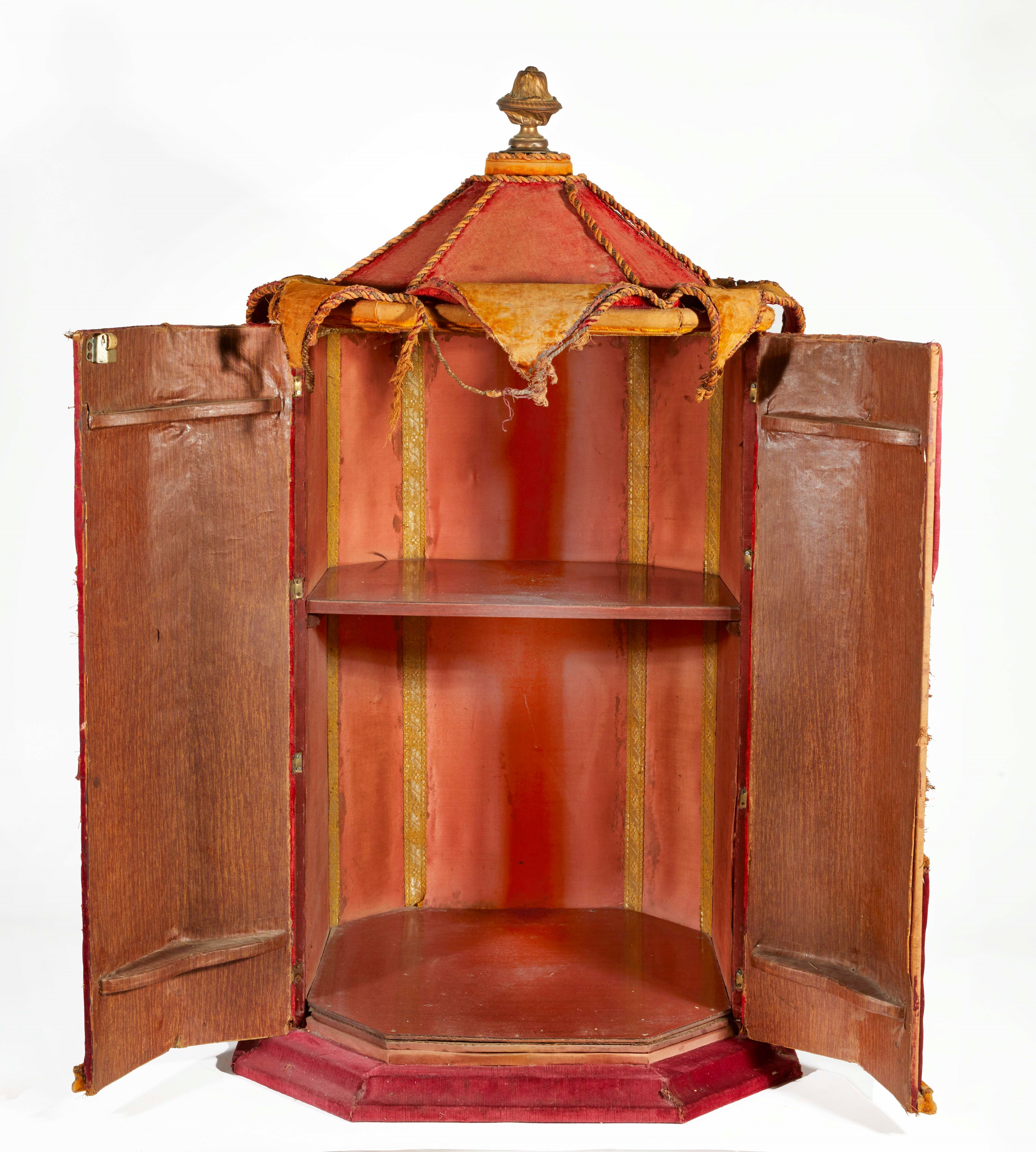 Ostensorio da viaggio, broccato rosso cardinalizio, inizi XVIII secolo