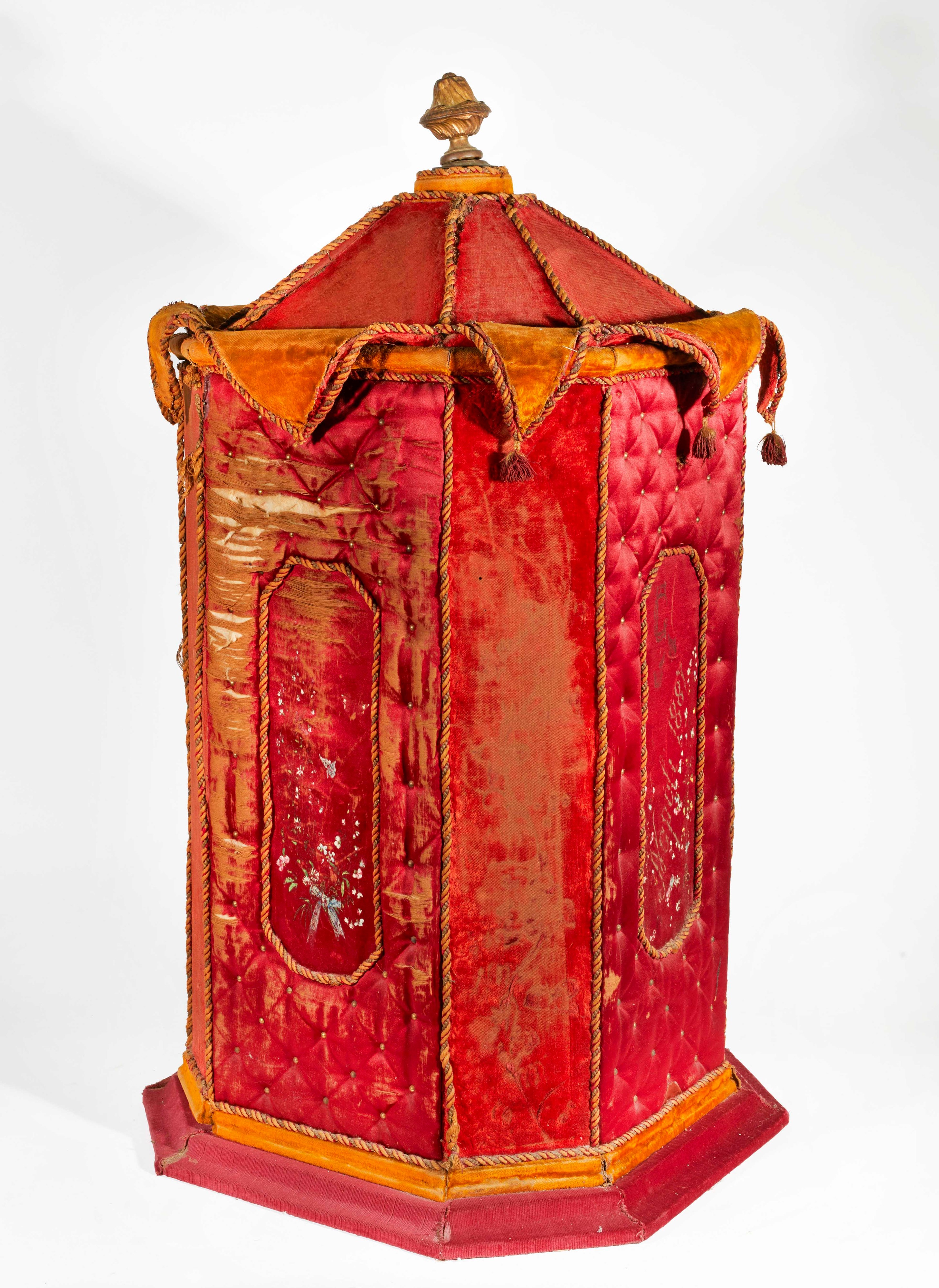 Ostensorio da viaggio, broccato rosso cardinalizio, inizi XVIII secolo