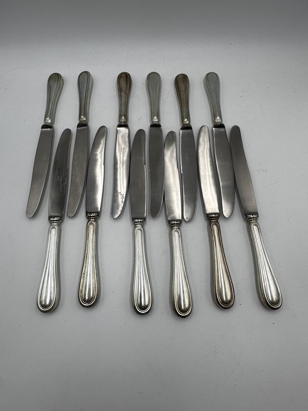 Set di 12 coltelli in argento