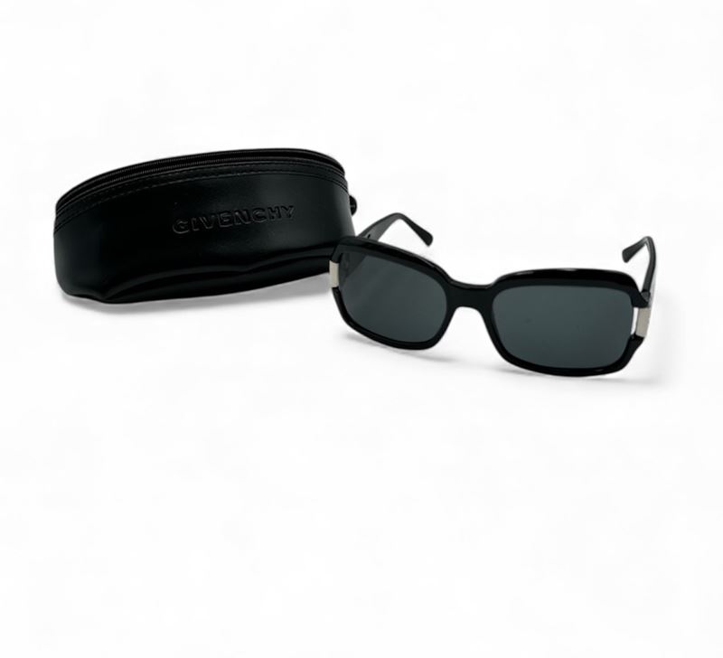 Givenchy : Occhiali da sole  - Asta Fashion Vintage - Fidelis Auctions