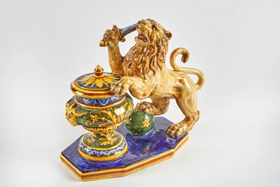 Calamaio in ceramica policroma a forma di leone