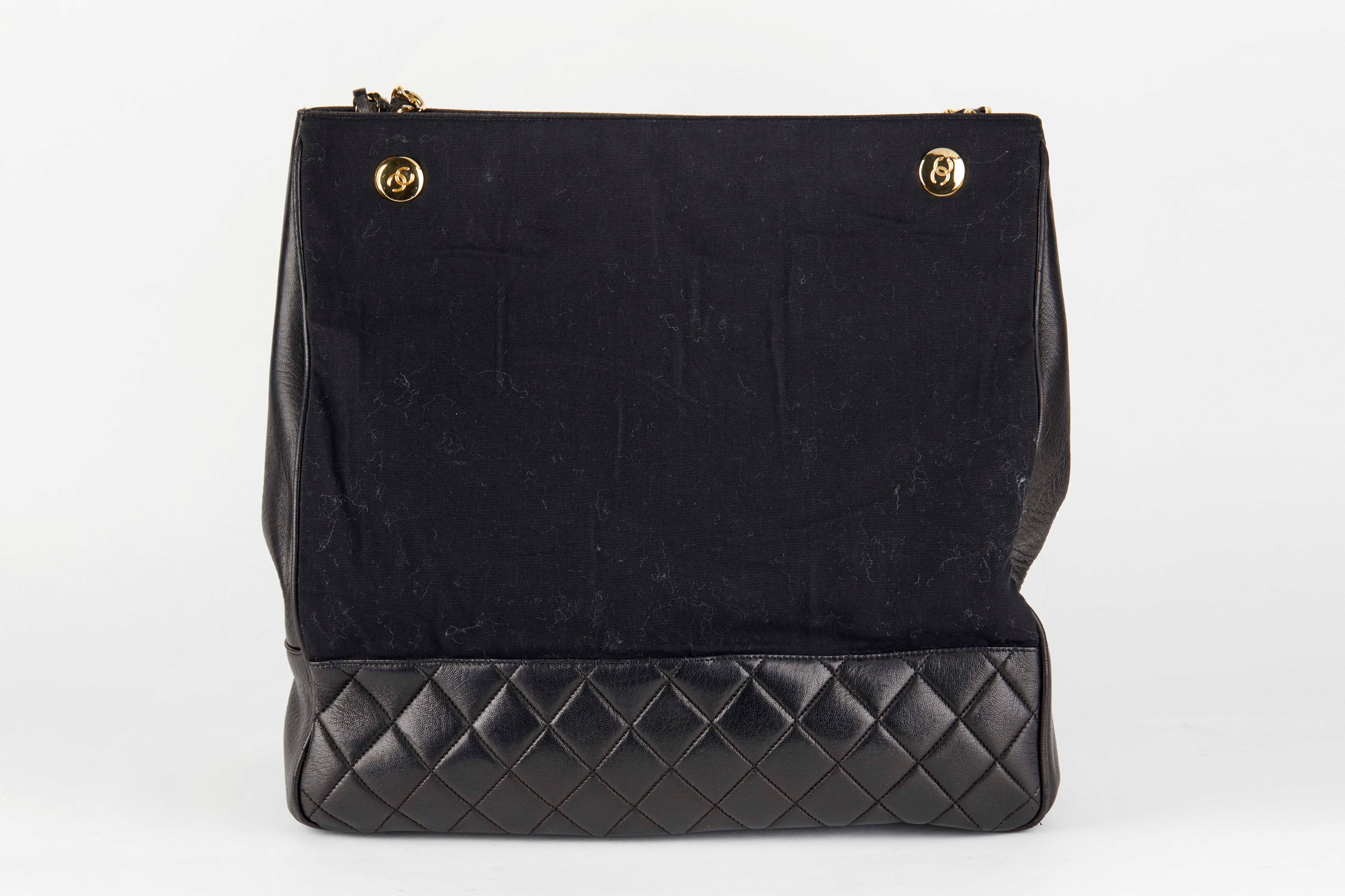 Chanel - Borsa tote con doppio manico in pelle di vitello matelassé e tessuto (anni ’90)