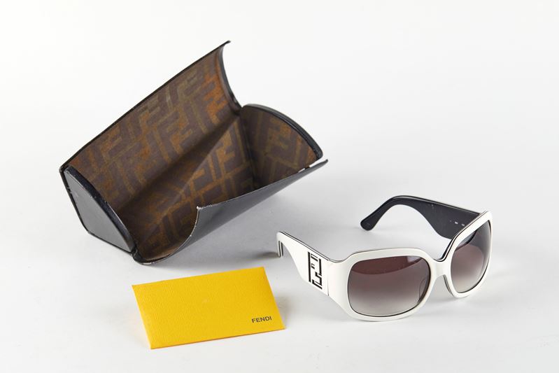 Fendi : Occhiali da sole  - Asta  Argenti, Fashion Vintage e Preziosi - Fidelis Auctions