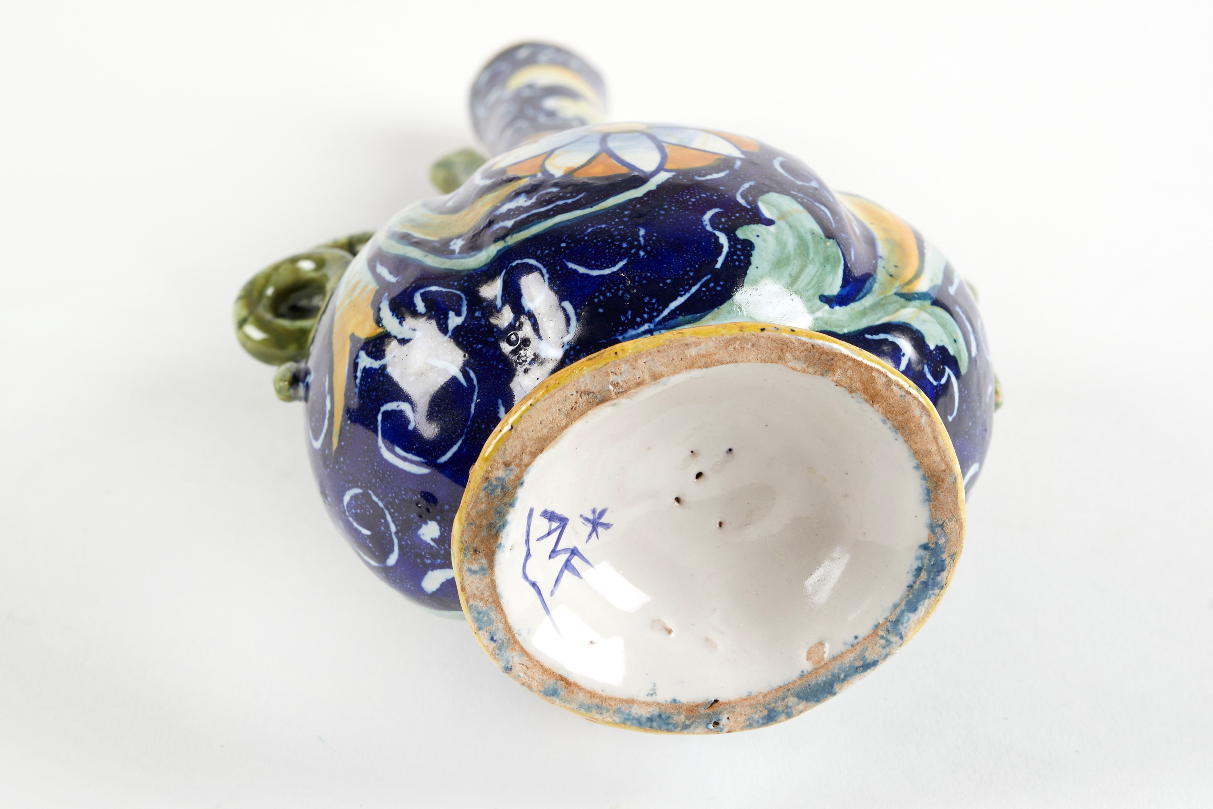 Angelo Minghetti - Vaso in ceramica policroma con decorazioni florali e serpenti