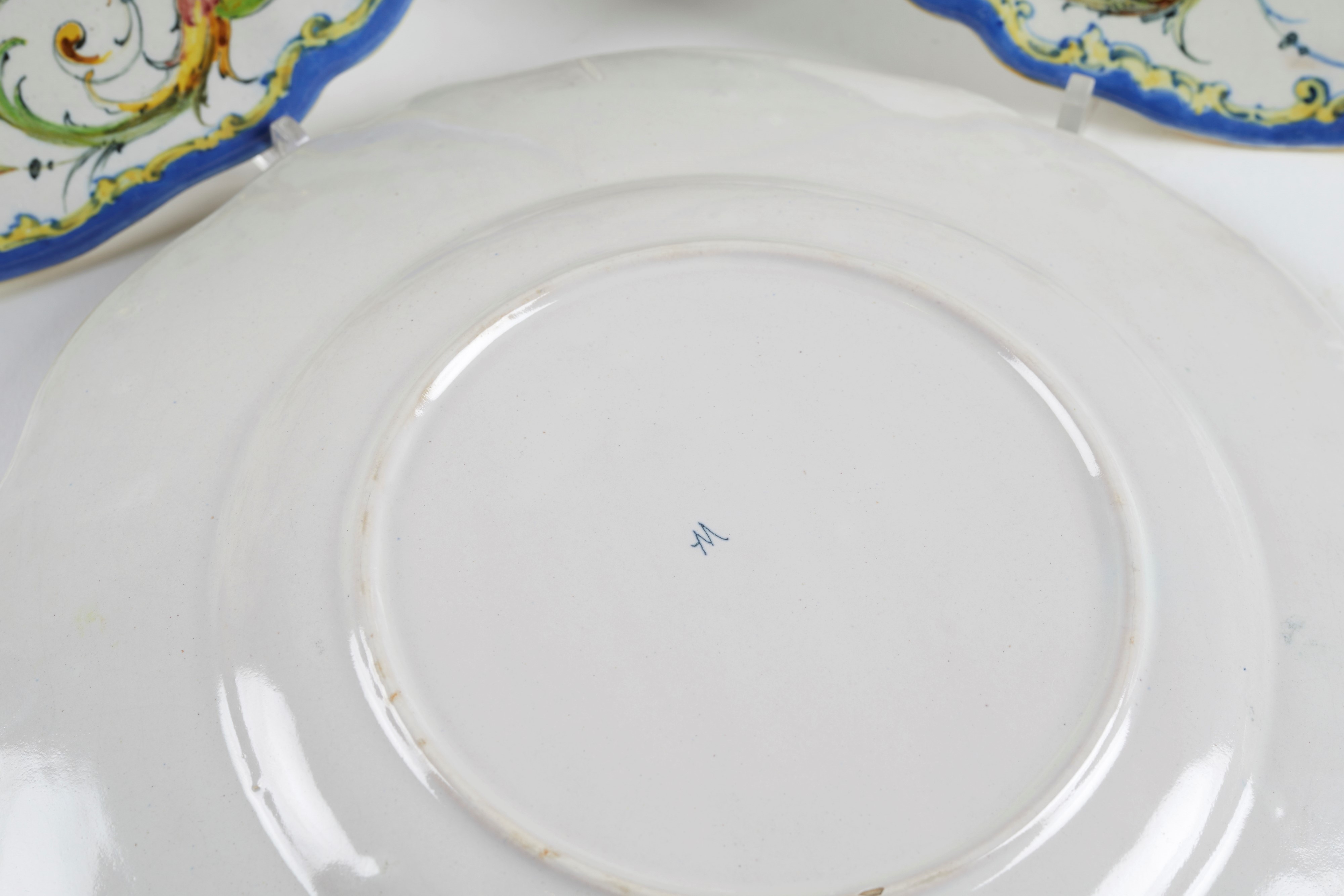 Angelo Minghetti - Serie di 8 piatti in ceramica policroma
