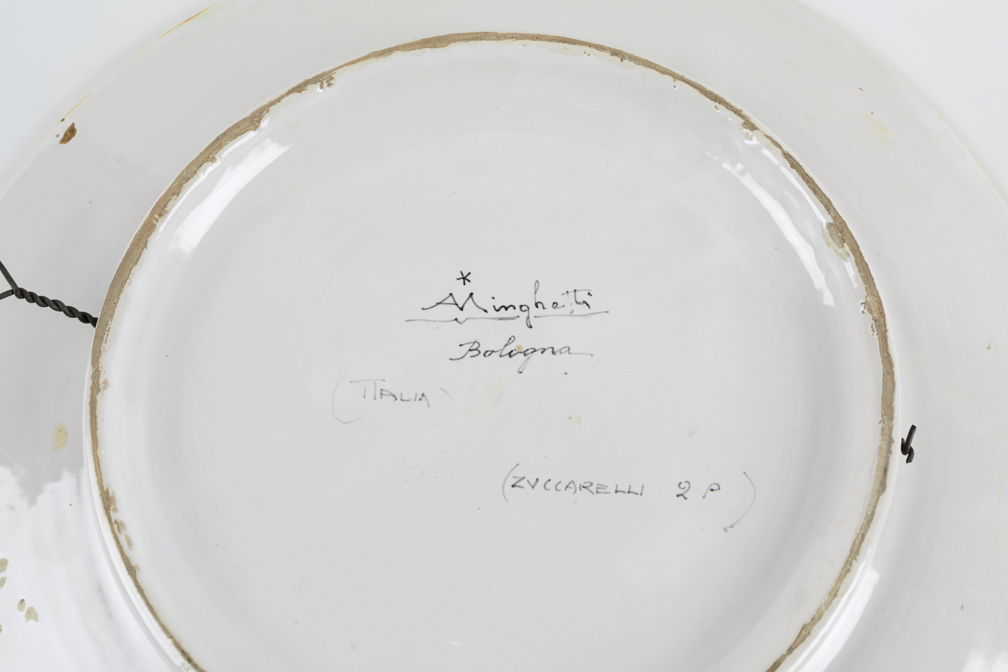 Angelo Minghetti - Coppia di piatti in maiolica policroma