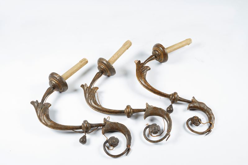 Set di tre applique   - Asta Antiquariato, Dipinti Antichi e Arti Decorative con una Selezione di Arti d'Oriente e d'Africa - Fidelis Auctions