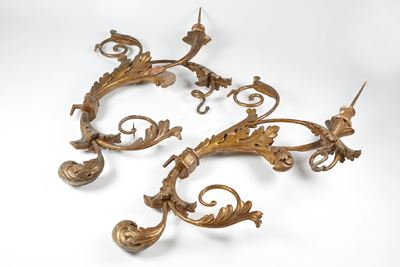 Coppia di applique in legno dorato, XVIII secolo