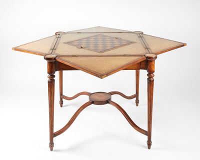 Tavolino da gioco apribile in legno intarsiato, Fine XIX secolo