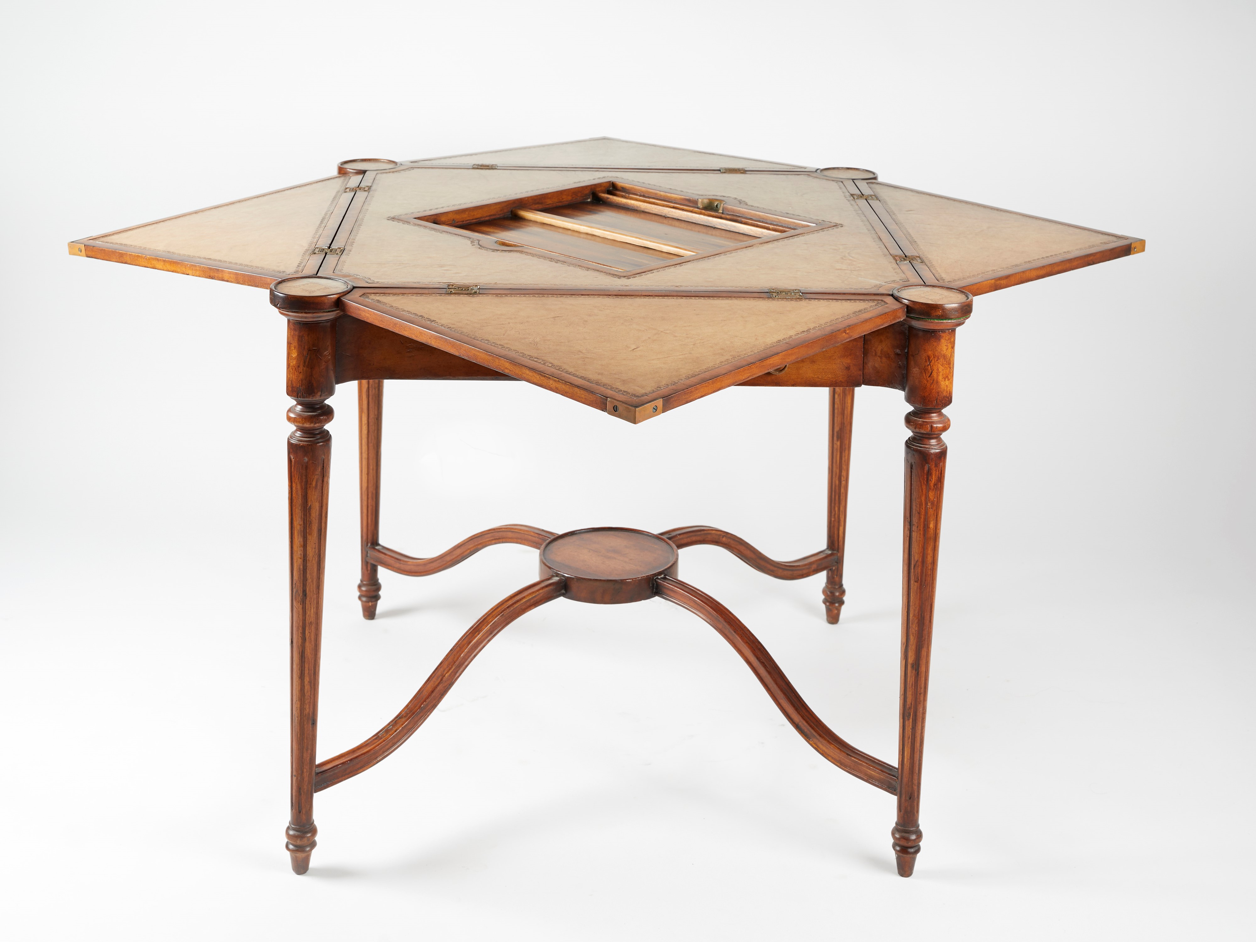 Tavolino da gioco apribile in legno intarsiato, Fine XIX secolo