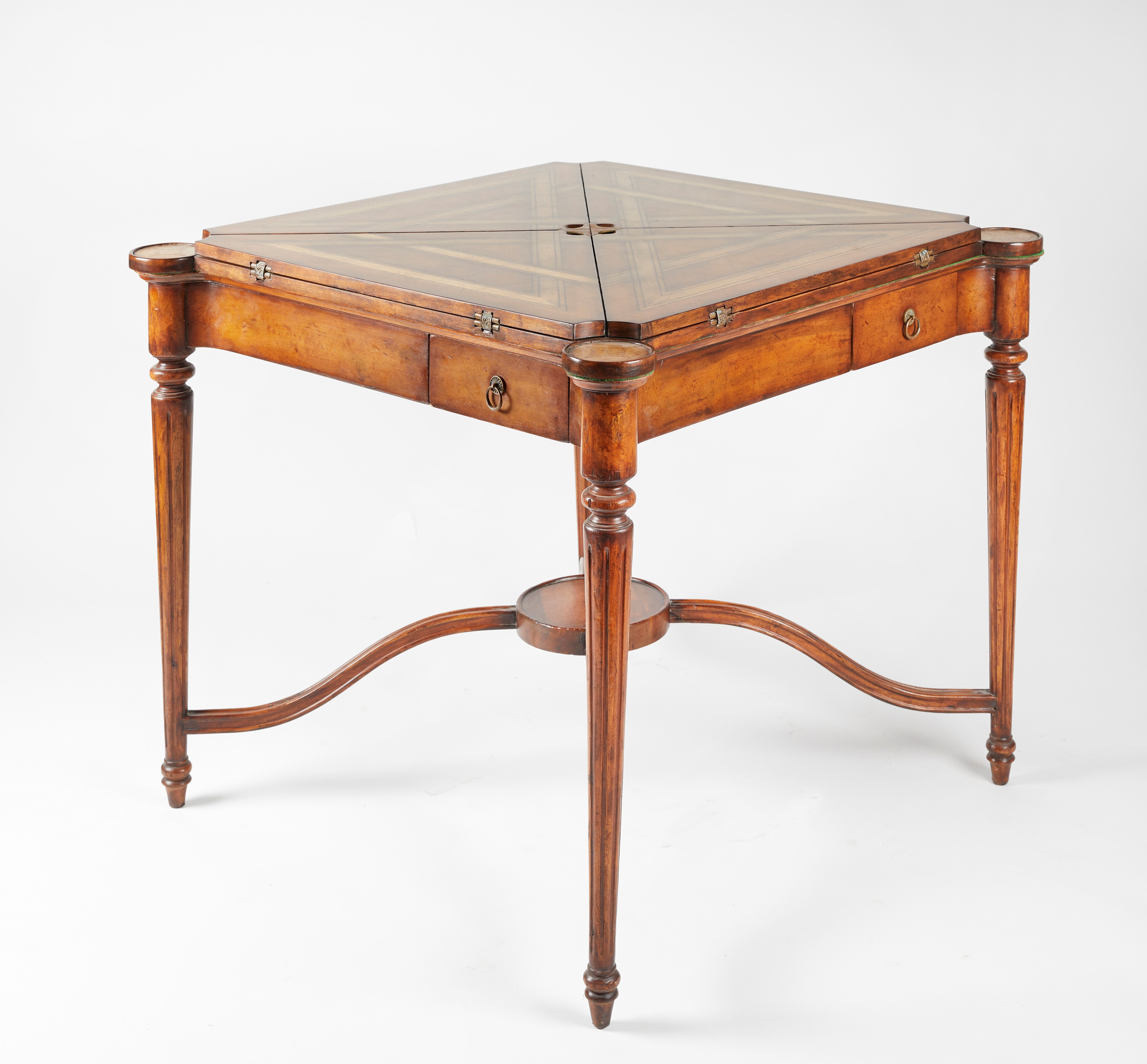 Tavolino da gioco apribile in legno intarsiato, Fine XIX secolo