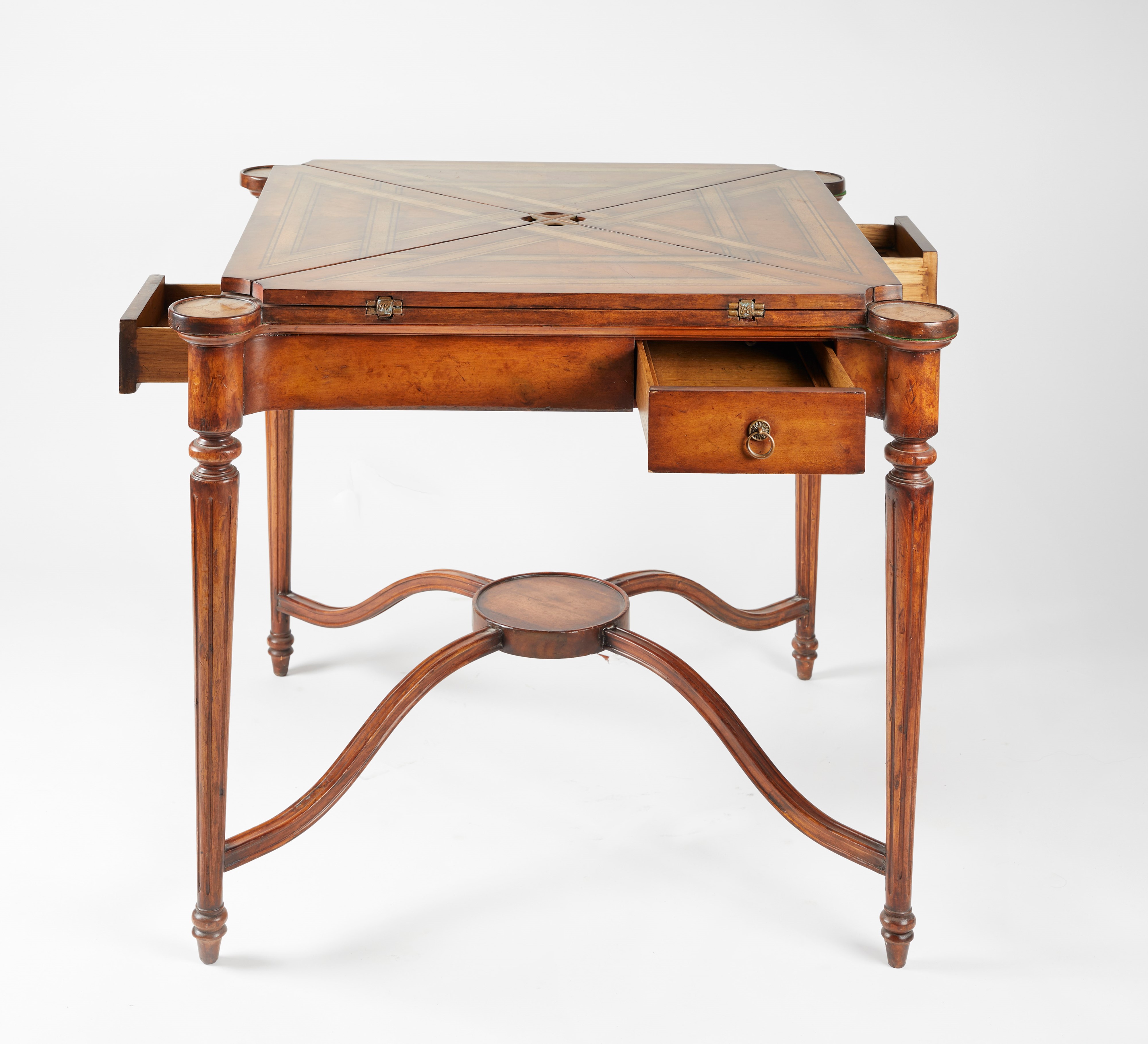 Tavolino da gioco apribile in legno intarsiato, Fine XIX secolo