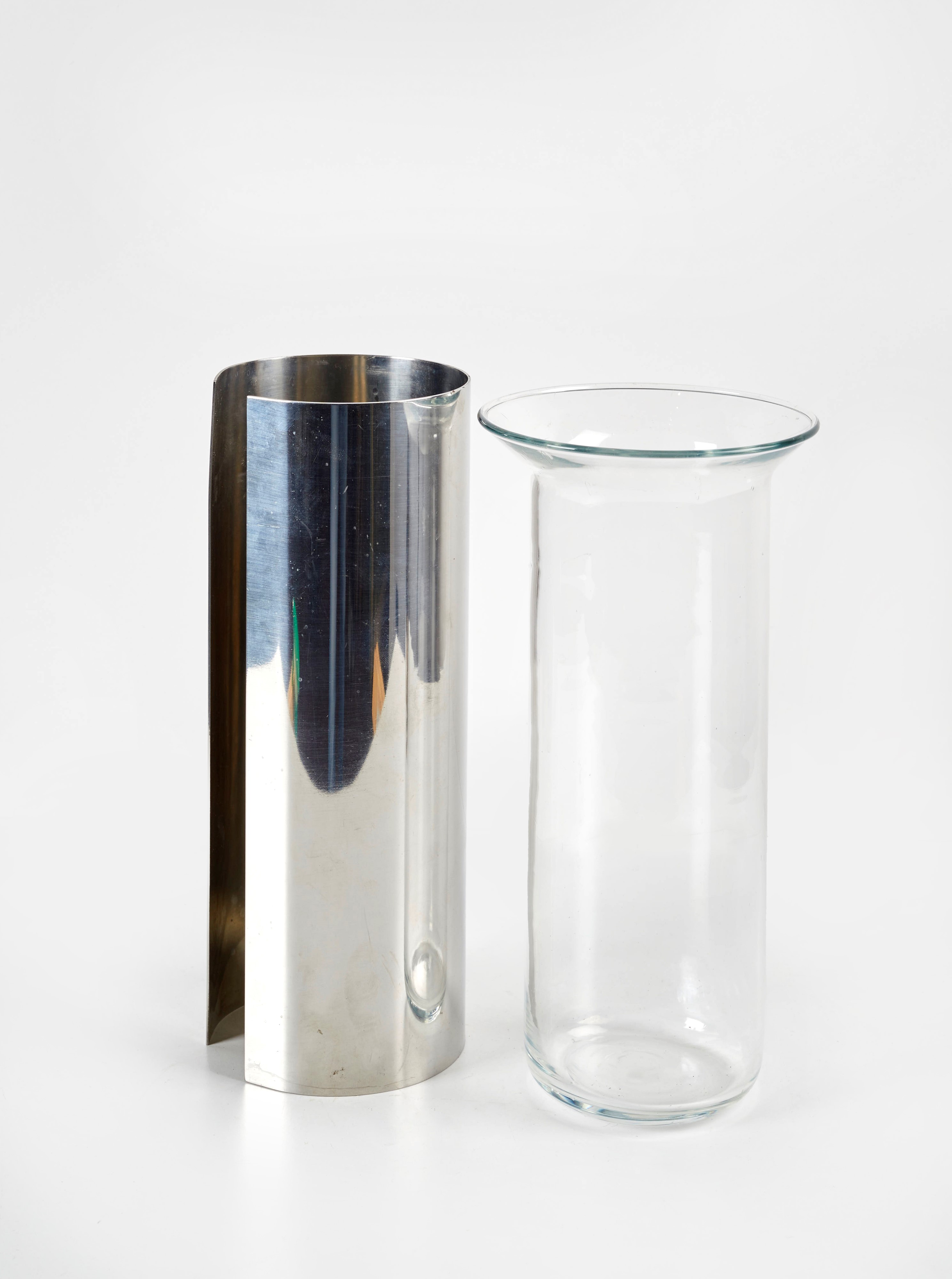 Enzo Mari - Vaso camicia in alluminio e vetro, produzione Danese, I edizione, 1961