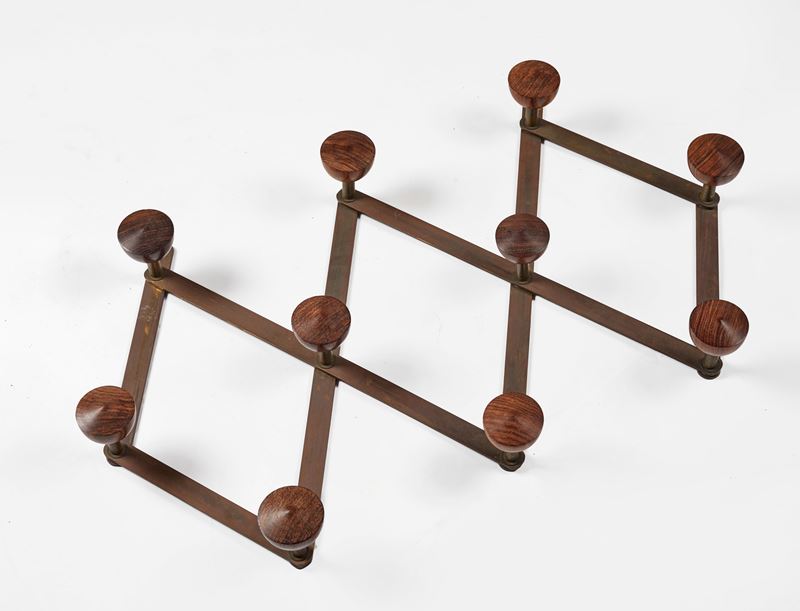 Luigi  Caccia Dominioni : Appendiabiti ottone e palissandro  - Asta Design e Arti Decorative - Fidelis Auctions