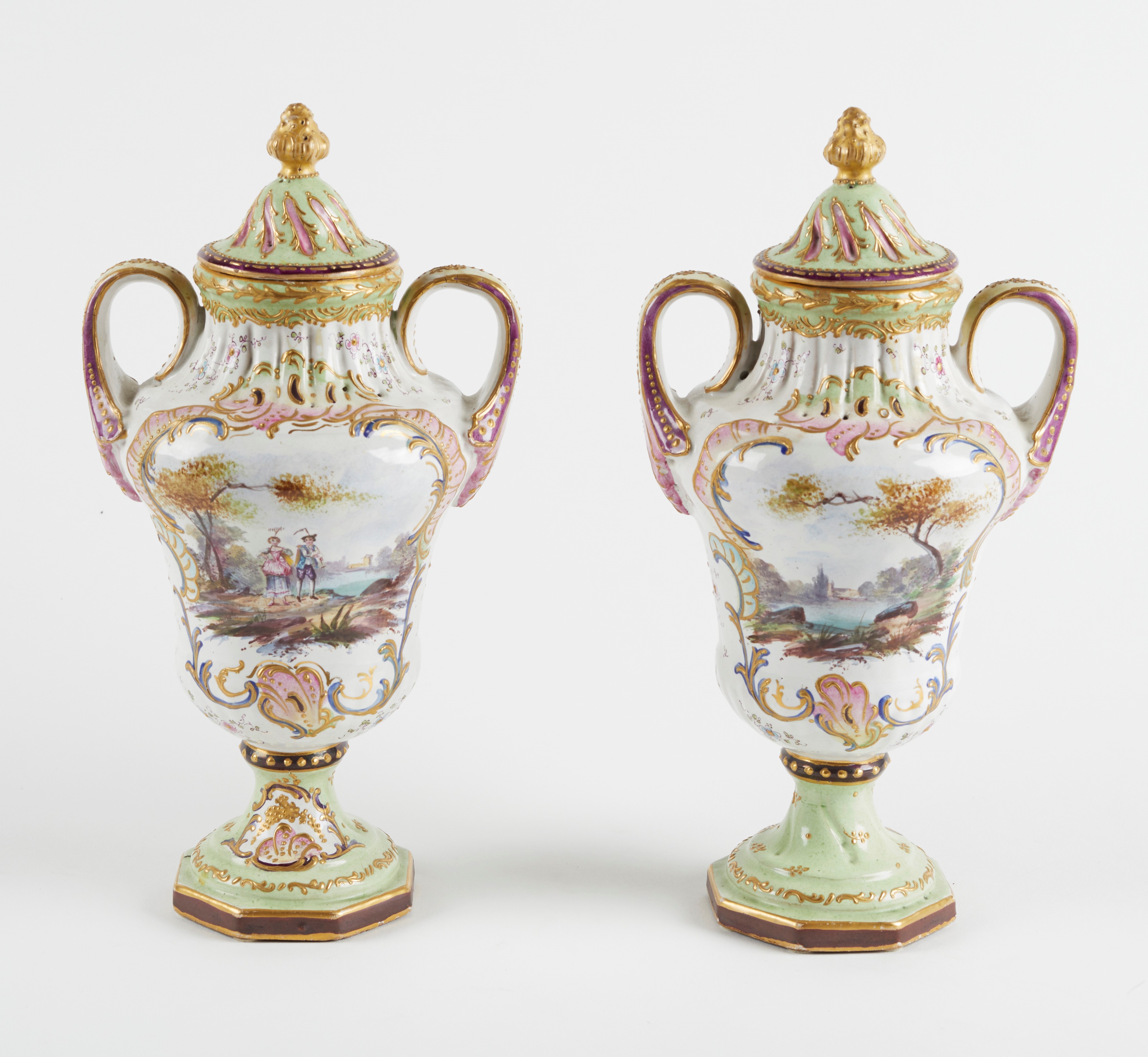 Coppia di vasi in ceramica policroma, XX secolo