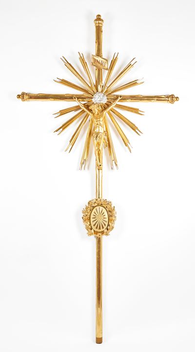 Crocifisso da processione in legno dorato e argentato, XX secolo