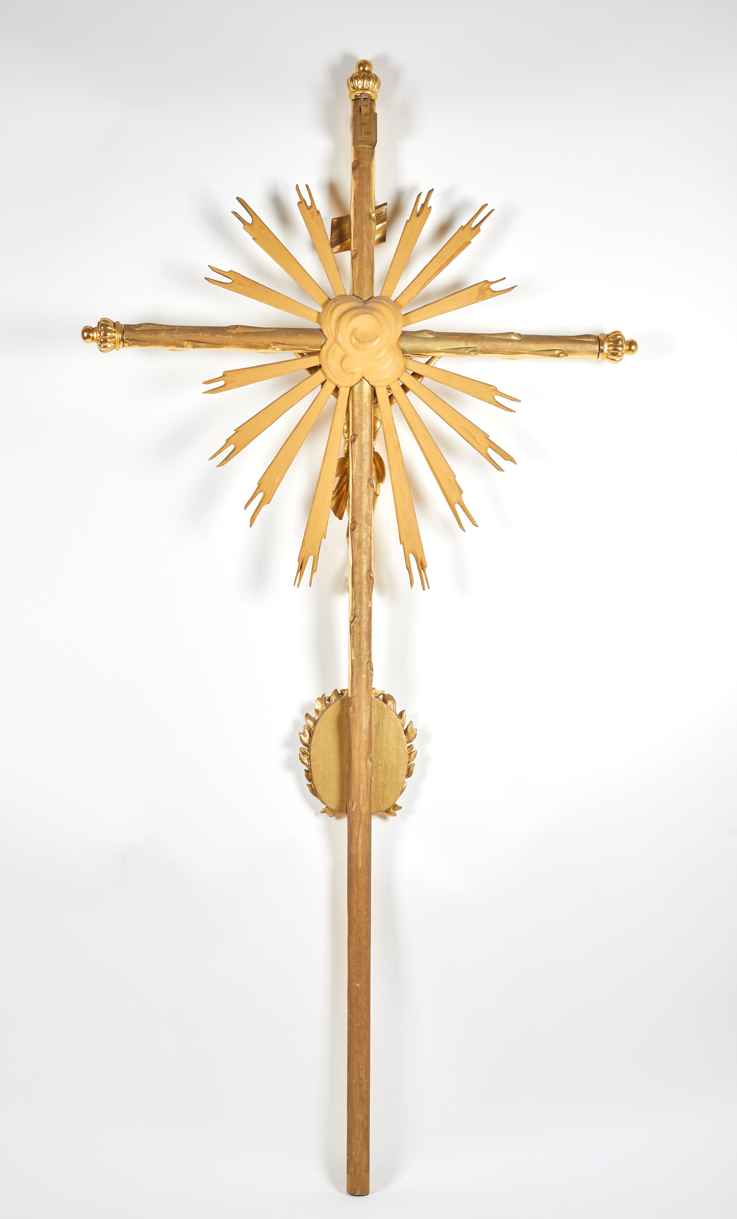 Crocifisso da processione in legno dorato e argentato, XX secolo