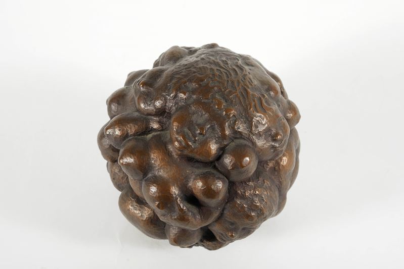 Rudolf Schwaiger : "Senza titolo"  - Scultura sferica in bronzo - Asta Arte Moderna e Contemporanea - Fidelis Auctions