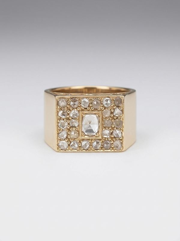 Anello in oro a basso titolo