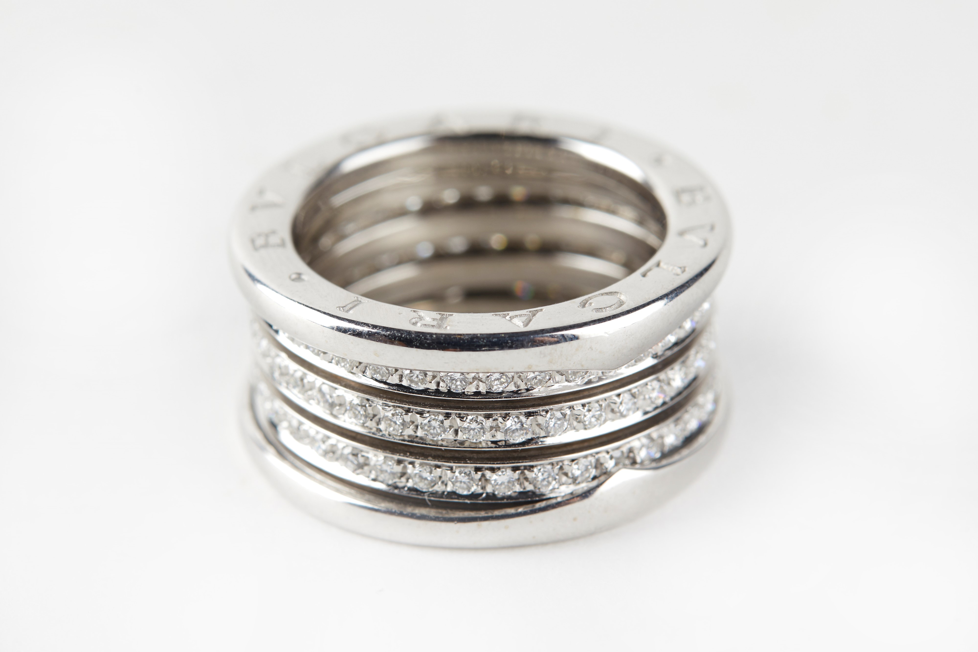 Bulgari - Anello B.Zero1 in oro bianco 18K con pavé di diamanti