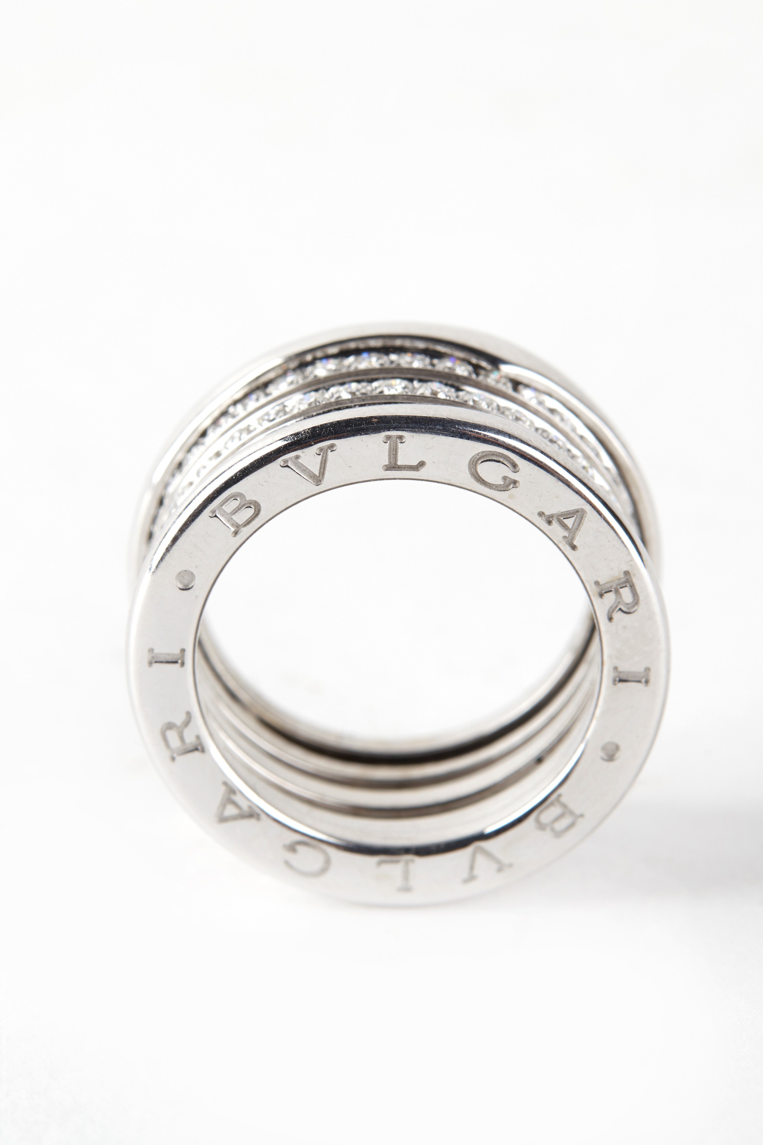Bulgari - Anello B.Zero1 in oro bianco 18K con pavé di diamanti