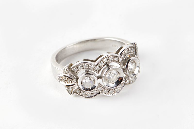 Anello in oro bianco  - Asta  Argenti, Fashion Vintage e Preziosi - Fidelis Auctions