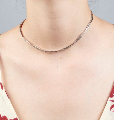 Unoaerre, Collana in oro bianco 18K a due fili con elementi geometrici