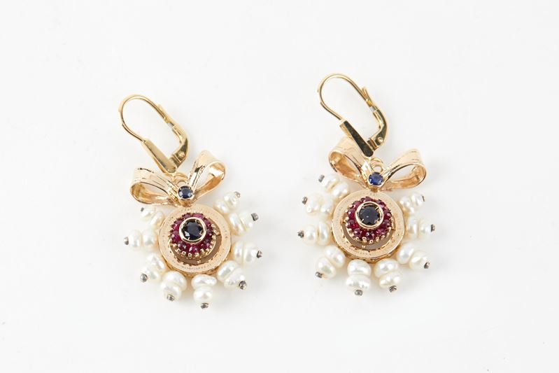 Orecchini pendenti in oro giallo  - Asta  Argenti, Fashion Vintage e Preziosi - Fidelis Auctions