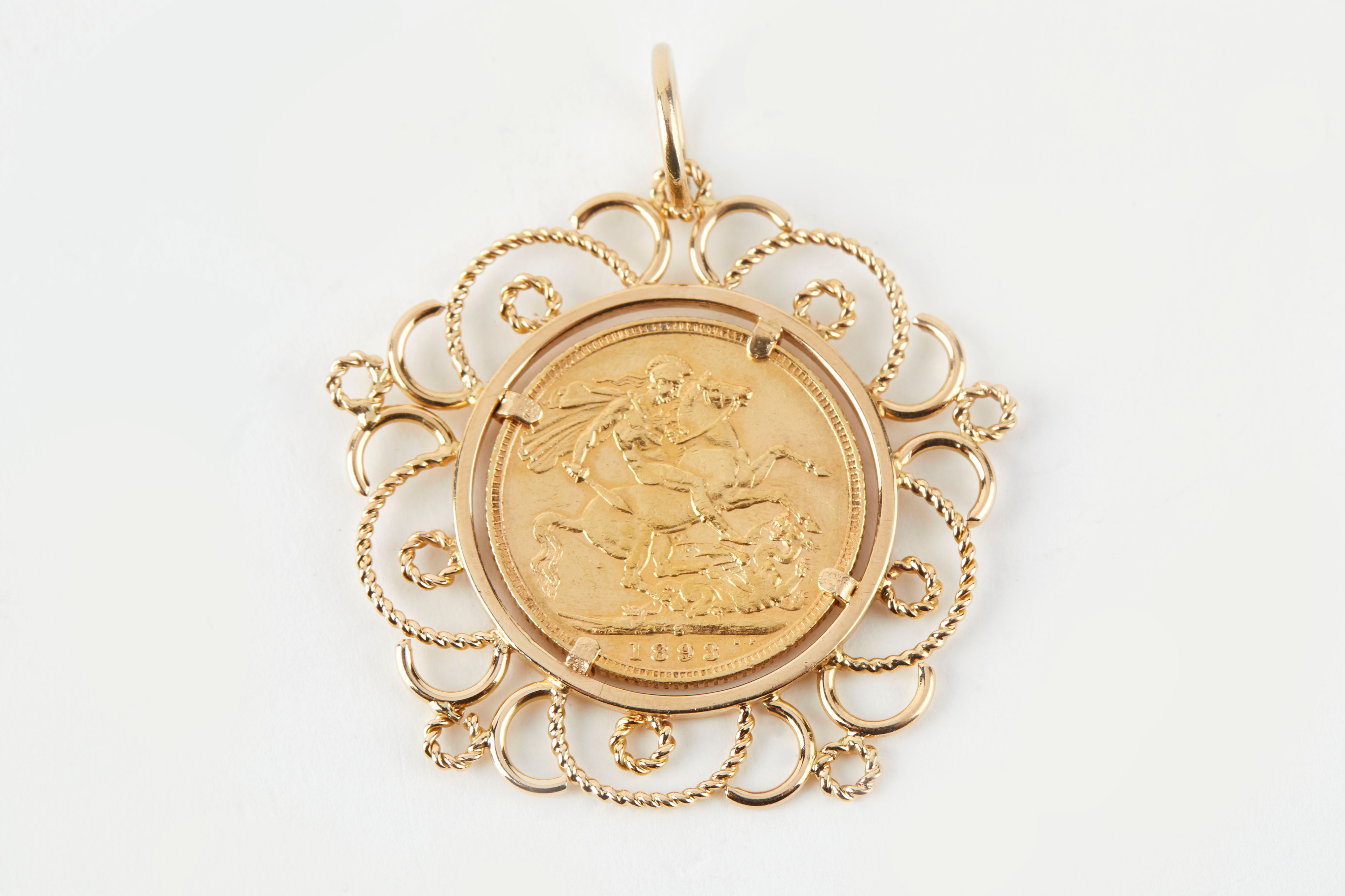 Pendente in oro giallo 18K con moneta sterlina raffigurante la Regina Vittoria