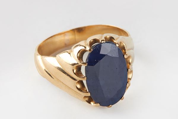 Anello in oro giallo