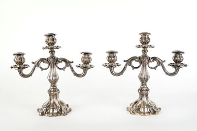Coppia di candelabri, argento 800