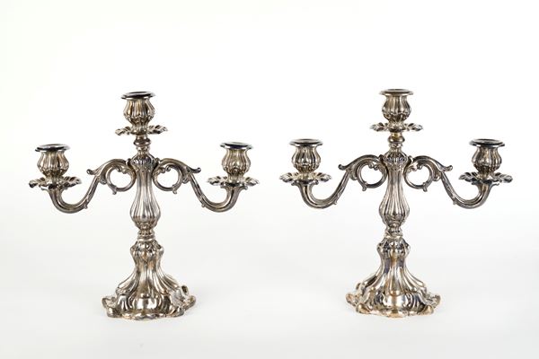 Coppia di candelabri in argento 800