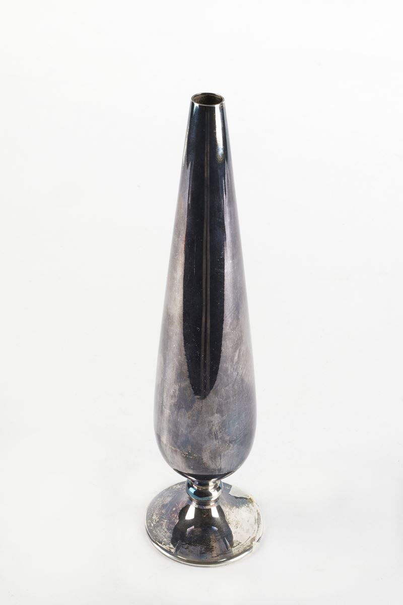 Vaso di forma conica  - Asta  Argenti, Fashion Vintage e Preziosi - Fidelis Auctions
