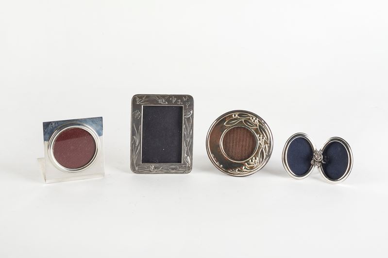 Lotto composto da 4 cornicette in argento  - Asta  Argenti, Fashion Vintage e Preziosi - Fidelis Auctions