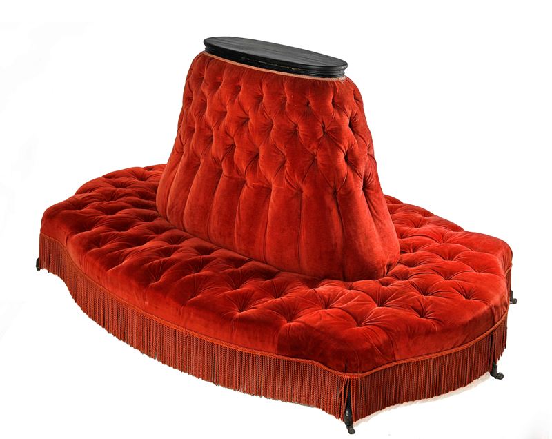 Divano circolare  - Asta Dimore Eclettiche: II Sessione - Design e Antiquariato - Fidelis Auctions