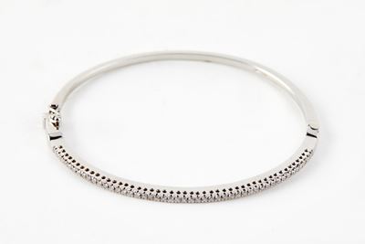 Bracciale rigido in oro bianco 18K con fila di diamanti