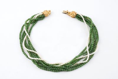 Collana torchon in pietra dura verde e perle di acqua dolce, fermatura doppia testa in oro giallo...