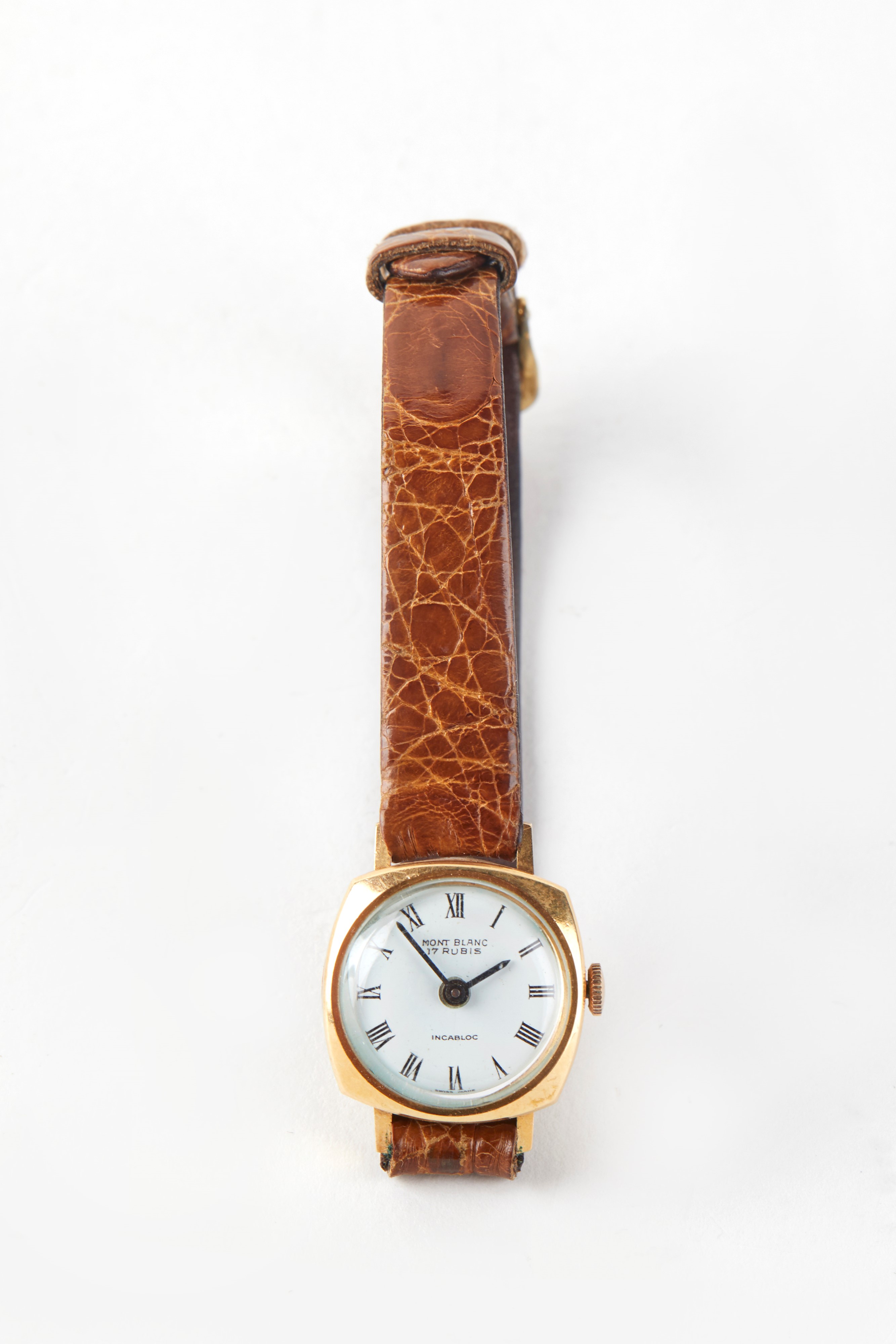 Orologio per signora in oro giallo 18K, quadrante bianco a indici romani, movimento a carica manu...