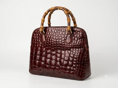 Borsa a mano in pelle effetto coccodrillo con manici in bambù