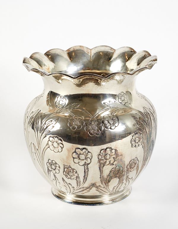 Vaso da fiori in argento