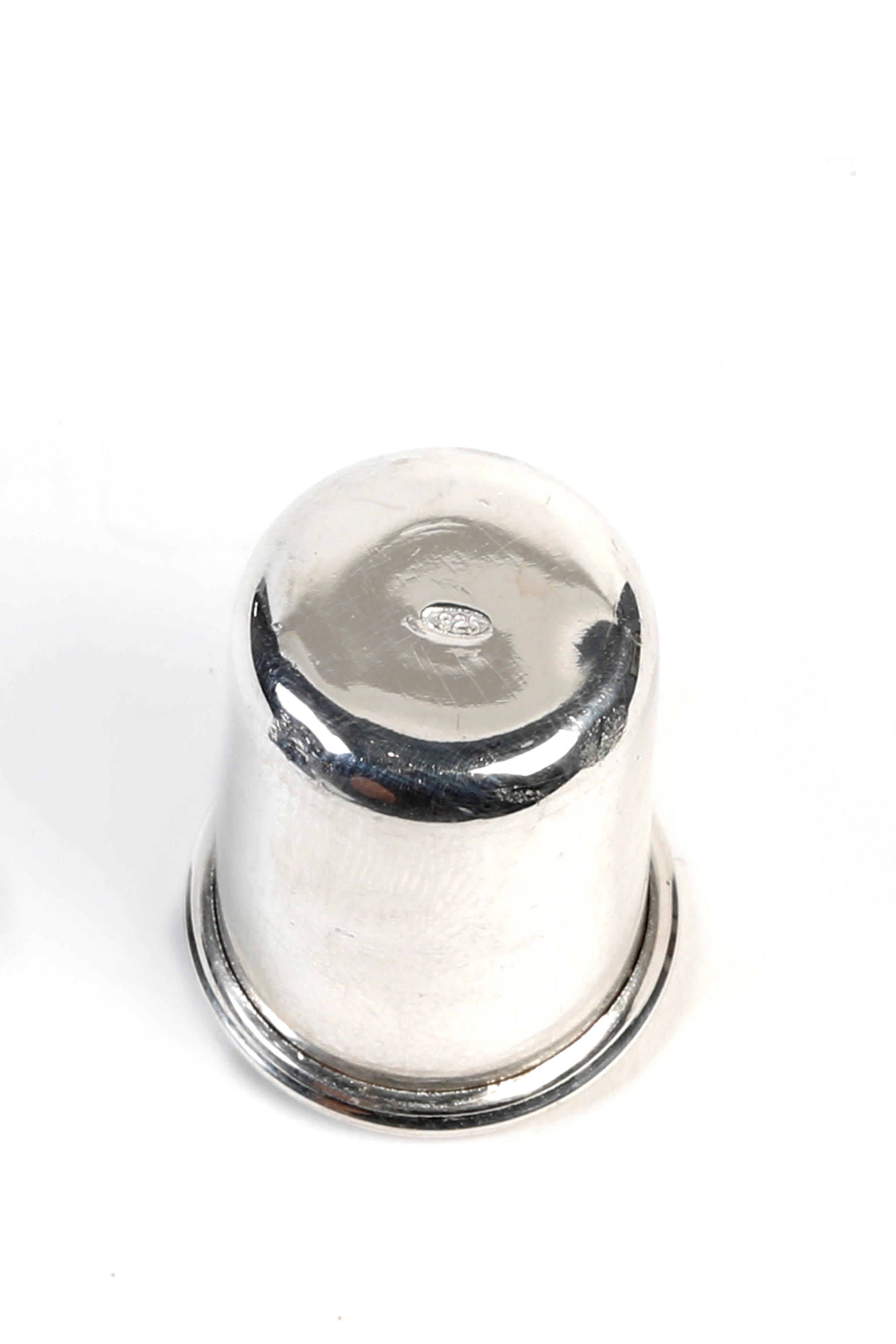 Coppia di candelabri a forma di fiore