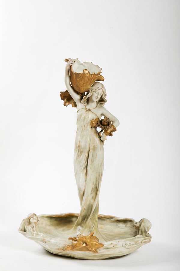 Eduard Stellmacher - Scultura raffigurante fanciulla con fiori